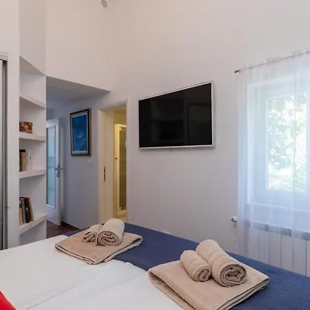 Apartamento None